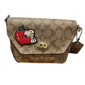COACH X Peanuts Karlee Holiday 2019 Pouch (24070)
